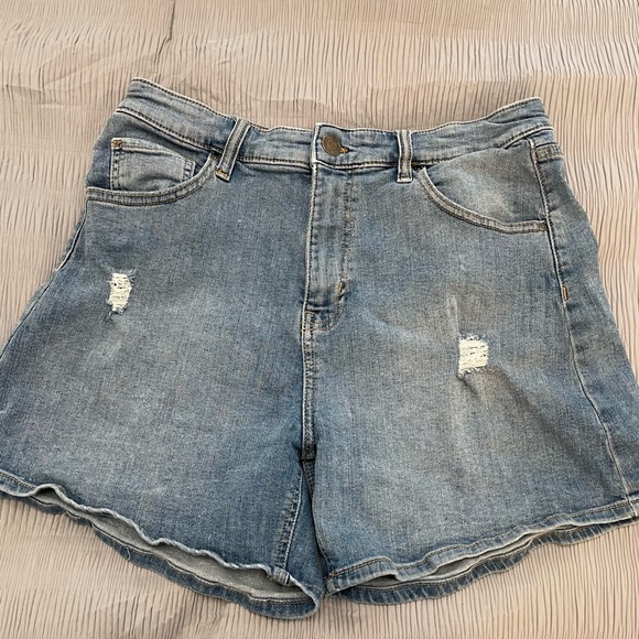 Ripped denim mom shorts - Picture 2 of 4